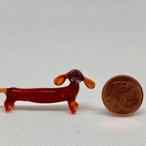 Murano glass Dachshund figurine. Wiener dog Lampwork Miniature made in Venice. See my animal micro sculptures and statuettes.