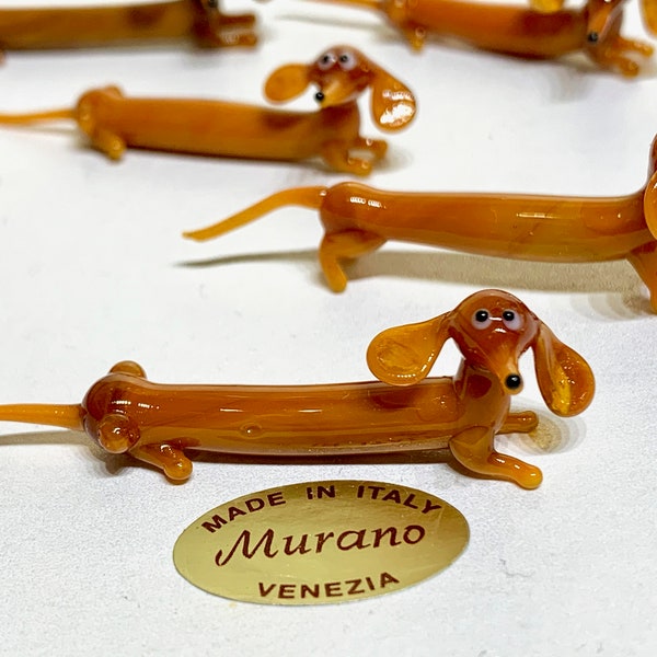 Basset en verre. Un petit présent mignon, un cadeau micro animaux, chien, chiot, miniatures et sculptures. Figurine de Murano, Venise