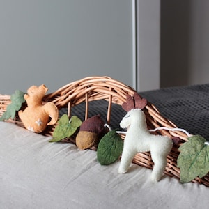 Forest animals felt garland, forest garland, nursery leaf garland, woodland nursery decor, Baby shower gift, woodland animal banner
