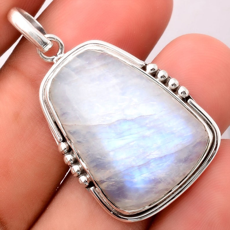Natural Rainbow Moonstone India 925 Sterling Silver Pendant Jewelry SDP70187