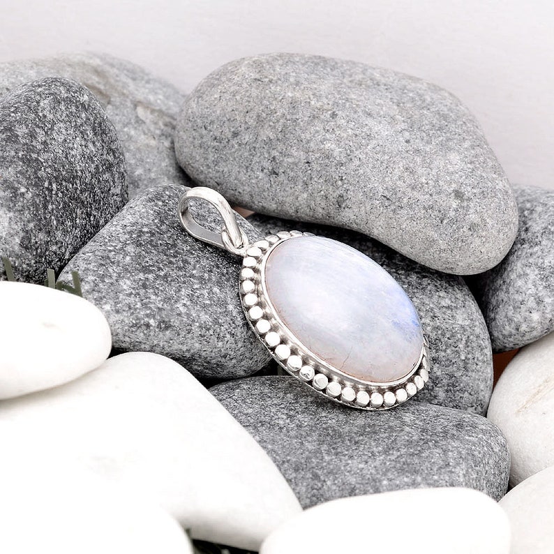 Natural Rainbow Moonstone India 925 Sterling Silver Pendant Jewelry SDP70009