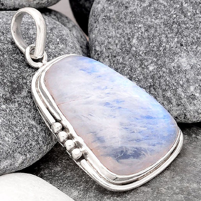 Natural Rainbow Moonstone India 925 Sterling Silver Pendant Jewelry SDP70187
