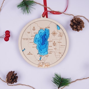 Lake Tahoe ornamentkaart 6 lagen 6 inch, aangepaste houten kerstornament, housewarmingcadeau, kerstcadeau, huisje