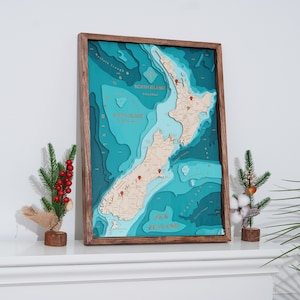 Mappa batimetrica in legno di colore Teal della Nuova Zelanda, mappa in legno personalizzata, mappa incorniciata personalizzata, arte murale incisa al laser, regalo di inaugurazione della casa