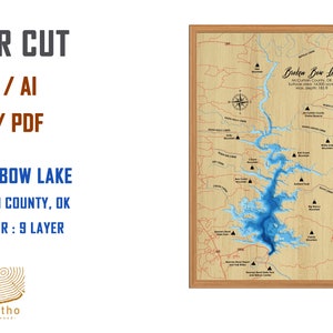Pode incluir: Mapa de corte a laser emoldurado do Lago Broken Bow, Condado de McCurtain, OK. O mapa apresenta um design topográfico detalhado em azul e castanho. O texto inclui o nome e a localização do lago, além de "LASER CUT" e opções de tipo de arquivo.