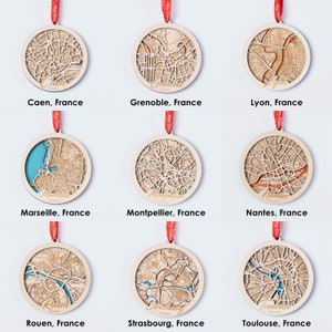Ornement de carte de la ville de France, ornement de Noël en bois pour la maison, cadeau de pendaison de crémaillère, ornement de nouvelle maison, cadeau de Noël, maison de cabane