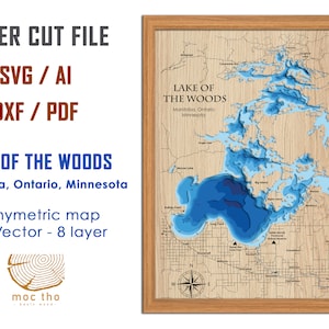 Puede incluir: Un archivo de corte láser de un mapa batimétrico del Lago de los Bosques, un lago compartido por Manitoba, Ontario y Minnesota. El mapa está en un marco de madera y muestra las curvas de nivel del lago en tonos azules. El archivo está disponible en los formatos SVG, AI, DXF y PDF. El archivo es para 8 capas.