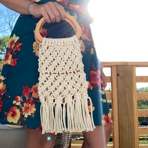 Macrame bag / Macrame Purse with wooden handles / Macrame Purse / Neutral colored purse / Handmade boho bag / Macrame Bag with handles
