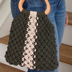 Macrame bag / Macrame Purse with wooden handles / Macrame Purse / Green colored purse / Handmade boho bag / Macrame Bag with handles