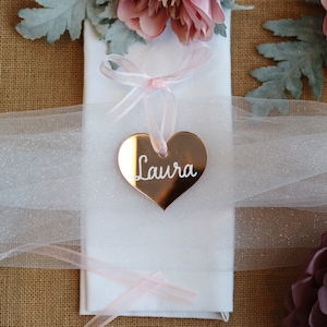 Parure de table coeur en acrylique or rose | Thème de mariage en or rose | Nom de l&#39;invité Couverts Plan de table | Mariage bohème | Noms acryliques miroir