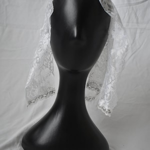 White mantilla (veil)