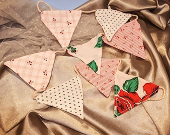 Pennant in white red and green fabric with floral motifs