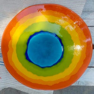 Keramische wandplaat regenboog – Handgemaakte kunst aan de grote muur, kleurrijk hedendaags aardewerk