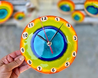 Orologio da parete Rainbow Art – Piccolo orologio in ceramica fatto a mano per la cucina e l'arredamento della casa