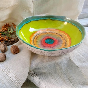Handgefertigte Keramikobstschale - Buntes Frühlings-Servierstück, moderne Keramikkunst-Kerzstück