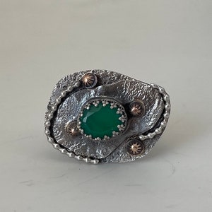 Anello in argento e smeraldo immagine 2