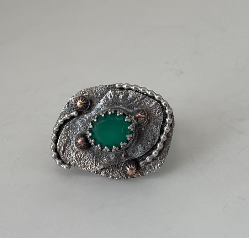 Anello in argento e smeraldo immagine 1