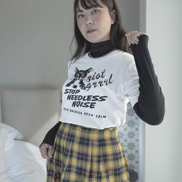 Camiseta unisex de manga corta Riot Grrrl, ¡detén el ruido innecesario!