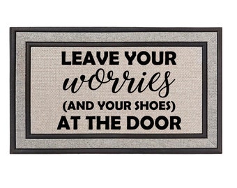 Paillasson intérieur extérieur 18 « x 30 » Gris / Beige / Noir Tapis de porte à dos en caoutchouc Laissez vos soucis et vos chaussures à la porte drôle
