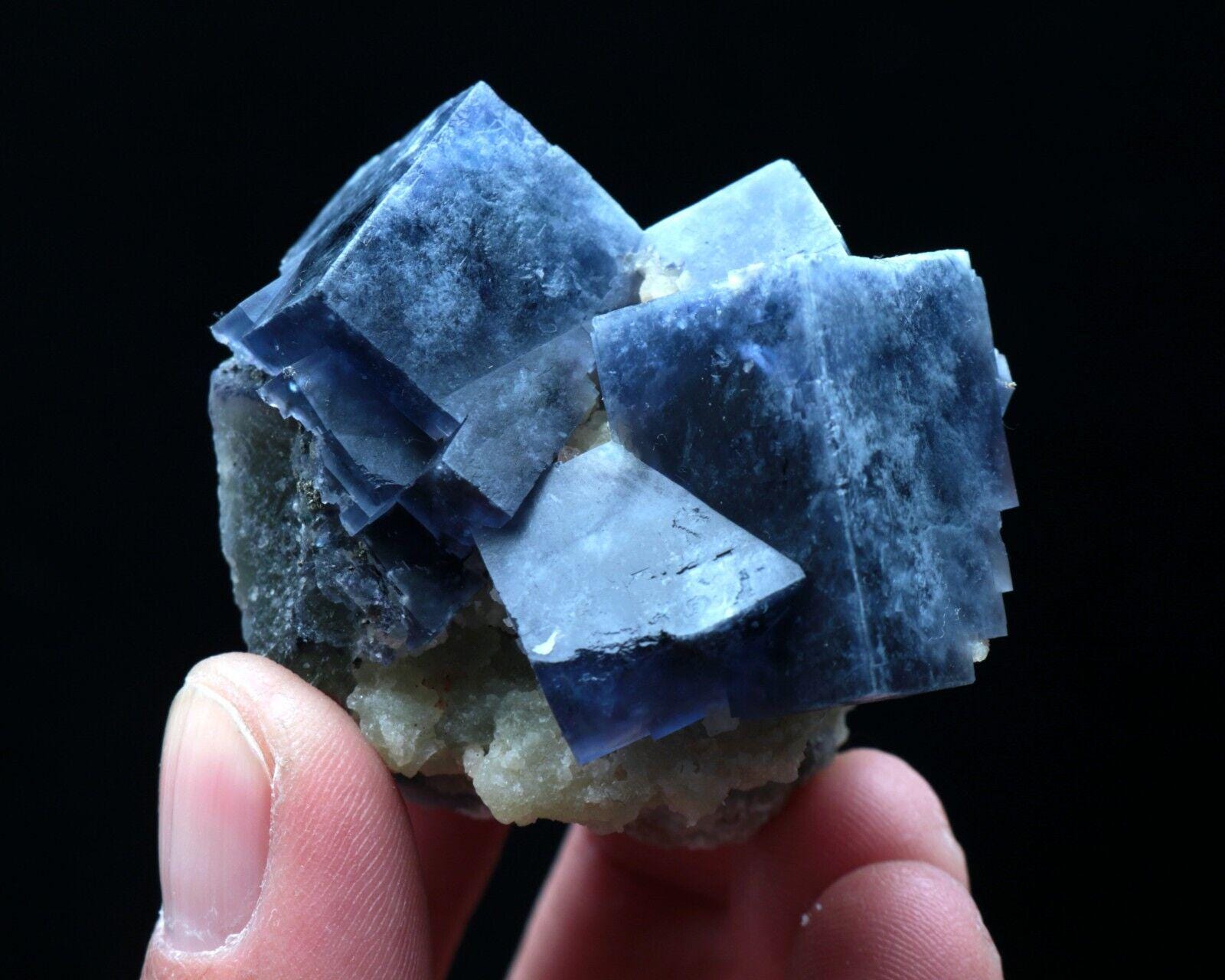 セリサイト in フローライト スノー スフィア 大玉 7cm 希少 ☆セリ