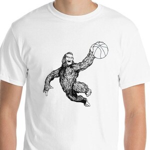 Basket-ball Monster tshirt, Bigfoot Yeti Sasquatch T-Shirt à manches courtes