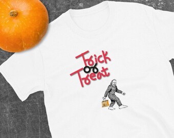 Trick or treat monster Bigfoot Halloween shirt, Sasquatch, gorilla tshirt, Unisex T-Shirt met korte mouwen