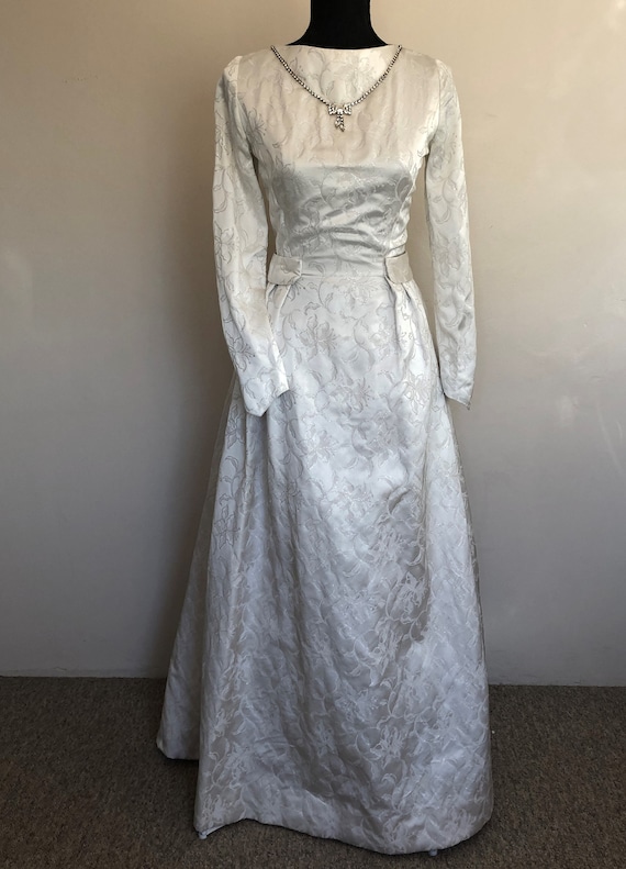 Stunning 1950s vintage silver thread brocade weddi