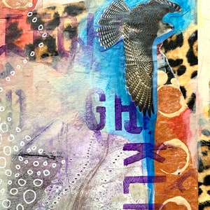 Collage de pintura con técnica mixta sobre caja de cartón reciclado. Arte original hecho a mano, arte reciclado. Decoración de pared con arte pequeño.