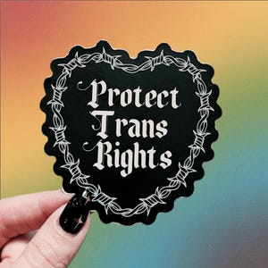 Autocollant Protect Trans Rights, coeur gothique en fil de fer barbelé, Trans Lives Matter, Autocollant imperméable pour bouteille d'eau, Fournitures de scrapbooking
