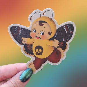 Pegatina de muñeca Kewpie con polilla de cabeza de muerte, regalo para amantes de los insectos, arte de tatuaje tradicional, pegatinas punk, pegatina para botella de agua resistente al agua