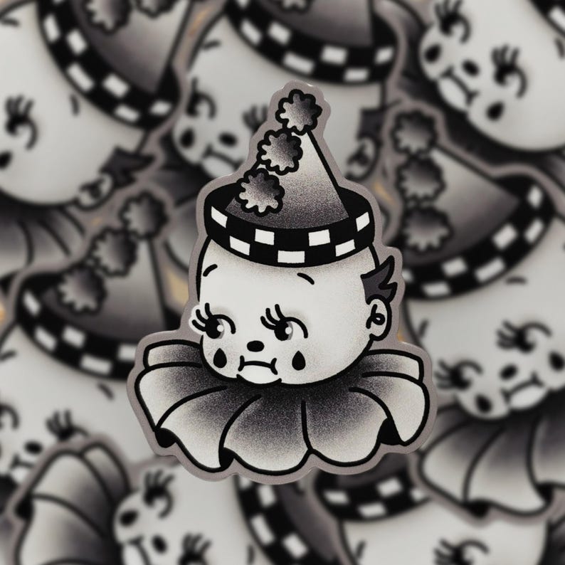 K&ouml;nnte beinhalten: Schwarzwei&szlig;-Illustration eines traurigen Clowns mit einem karierten Hut und einem R&uuml;schenkragen. Der Clown hat gro&szlig;e Augen und weint.