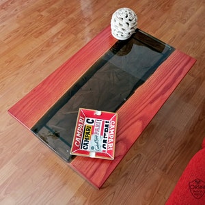 RED SHARD Chestnut and epoxy resin coffee table image 9