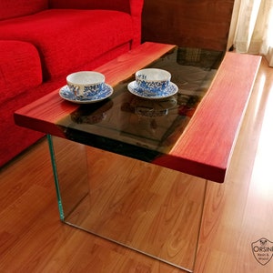 RED SHARD Chestnut and epoxy resin coffee table image 7