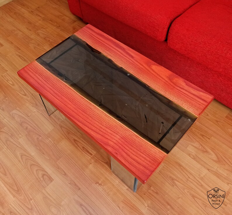 RED SHARD Chestnut and epoxy resin coffee table image 4