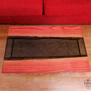 RED SHARD Chestnut and epoxy resin coffee table image 6