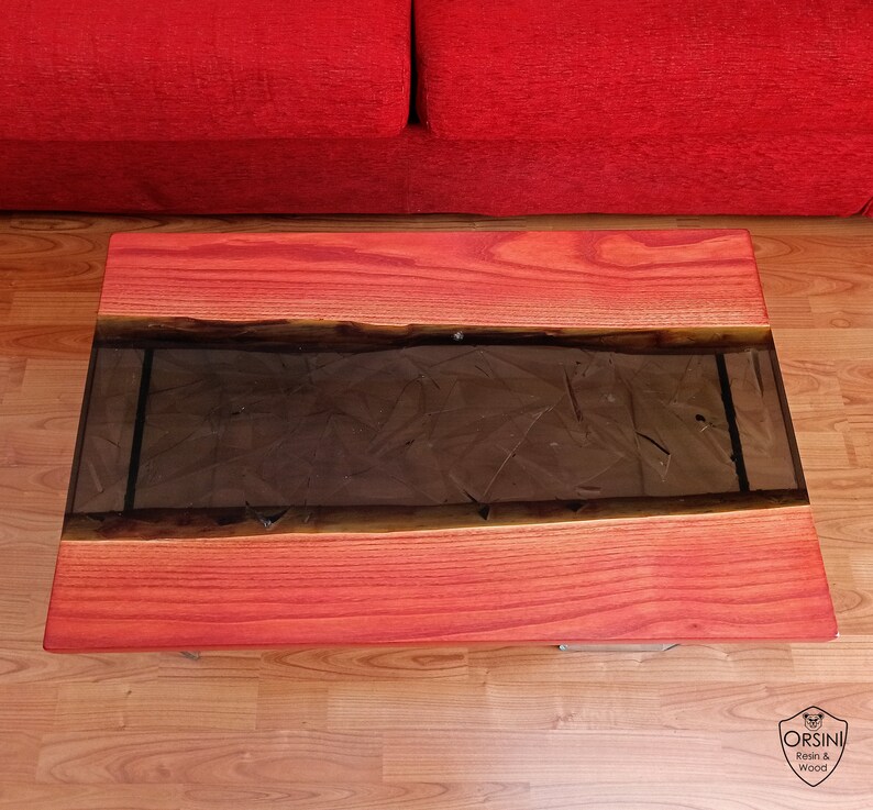 RED SHARD Chestnut and epoxy resin coffee table image 6