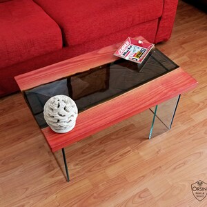 RED SHARD Chestnut and epoxy resin coffee table image 8