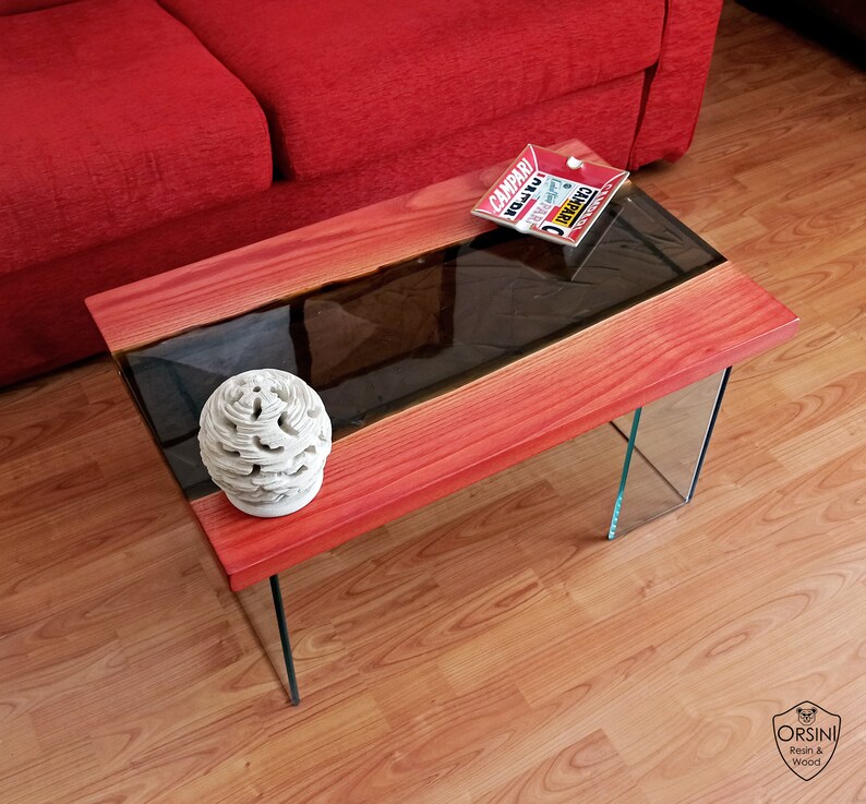 RED SHARD Chestnut and epoxy resin coffee table image 8