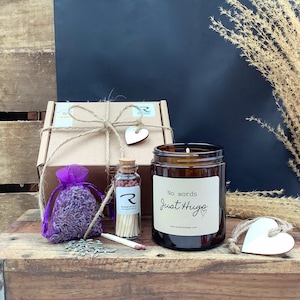 No words just hugs candle, Gift Box for Her Him, Sending you hugs in candle, Thinking of you gifts Gift for friend Get Well Soon Sympathy Medium + Extras