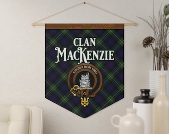 Stendardo con vessillo tartan del clan MacKenzie, stemma di famiglia scozzese da appendere al muro.