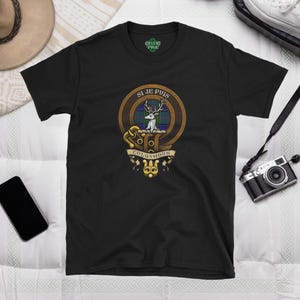 Clan Colquhoun Scottish Heritage Clan Badge Shirt – Family Crest & Tartan Hoodie – Scottish Clan Sweatshirt – Colquhoun Clan Gift