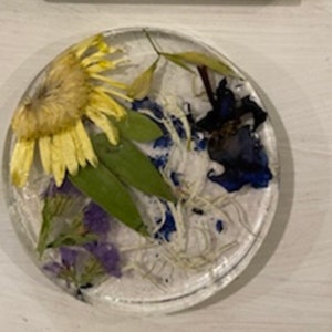 Wedding flower preservation resin coasters, bridal flower coasters, wedding gift keepsake coasters, wedding bouquet preserved in resin,