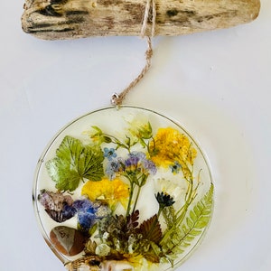 Real dried flowers set in a resin plate mold