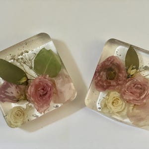 Wedding flower preservation resin coasters, bridal flower coasters, wedding gift keepsake coasters, wedding bouquet preserved in resin,