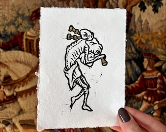 Gravura em linóleo Memento Mori de esqueleto tamanho A6 - Papel de algodão artesanal, detalhes em dourado