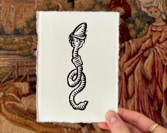 Gravura em linóleo medieval de minhoca tamanho A6 - Papel de algodão artesanal