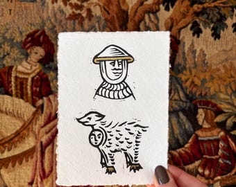 Gravura em linóleo de personagens medievais tamanho A6 - Papel de algodão artesanal, detalhes em dourado