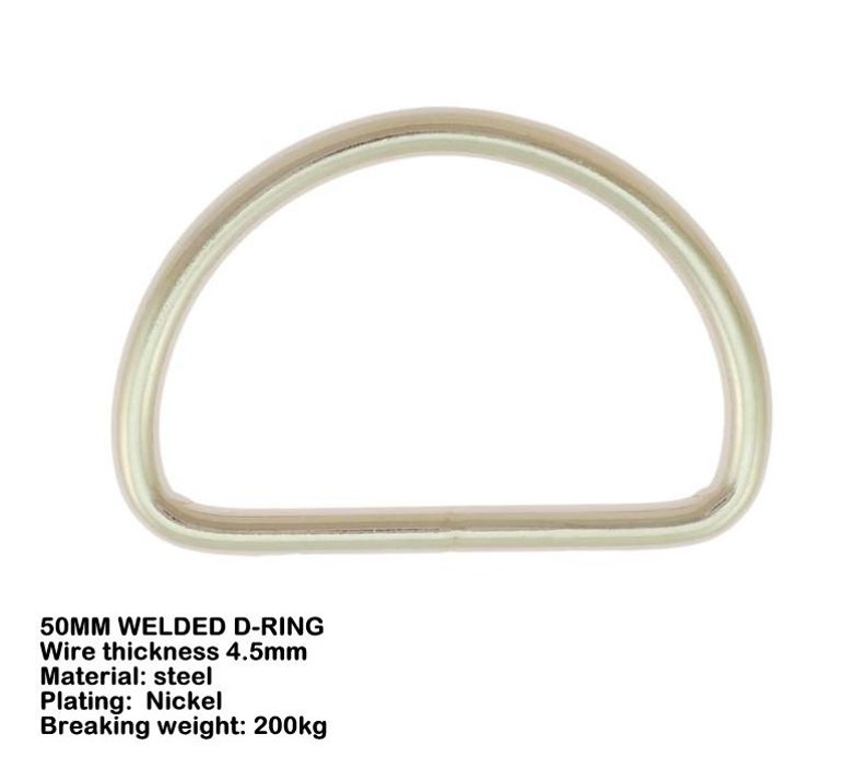Op de afbeelding: Een 50 mm gelaste D-ring gemaakt van staal met een nikkel coating. De ring heeft een draaddikte van 4,5 mm en een breeksterkte van 200 kg.