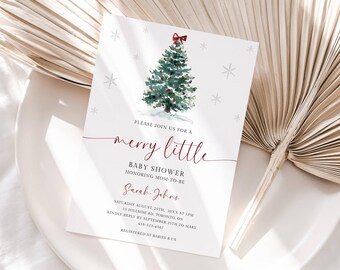Peut inclure: Une invitation à une baby shower sur le thème de Noël avec un sapin de Noël à l'aquarelle et des flocons de neige. L'invitation indique "Please join us for a merry little baby shower honoring mom to be". L'invitation est sur fond blanc.