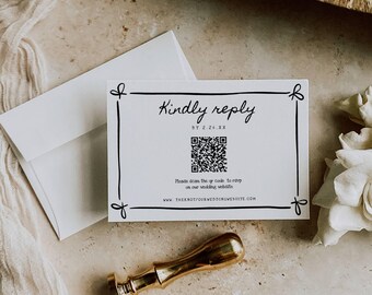 Peut inclure: Une carte blanche avec du texte noir et une bordure noire. Le texte indique "Kindly reply by 2.26.XX". Un code QR noir et blanc se trouve au centre de la carte. Le texte sous le code QR indique "Please scan the QR code to RSVP on our wedding website www.theknot/ourweddingwebsite.com".